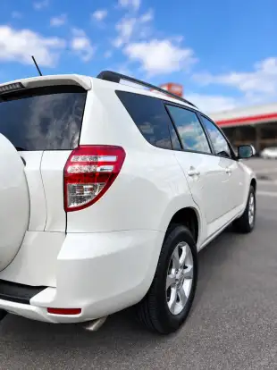 TOYOTA-RAV4-2011