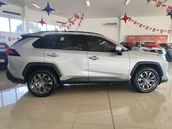 TOYOTA-RAV4-2024