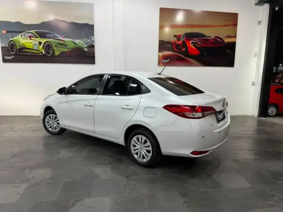 TOYOTA-YARIS-2022