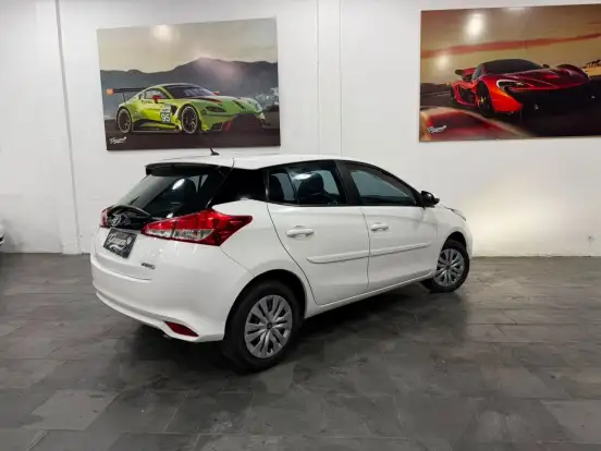 TOYOTA-YARIS-2022