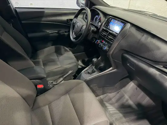 TOYOTA-YARIS-2022