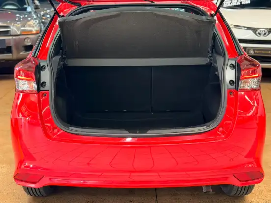 TOYOTA-YARIS-2018