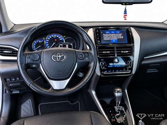 TOYOTA-YARIS-2019
