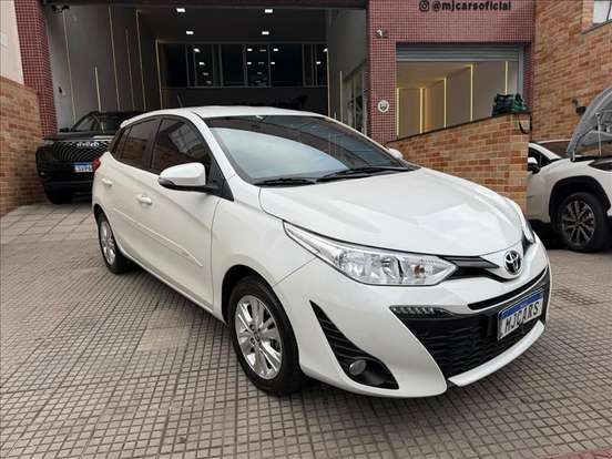 TOYOTA-YARIS-2019