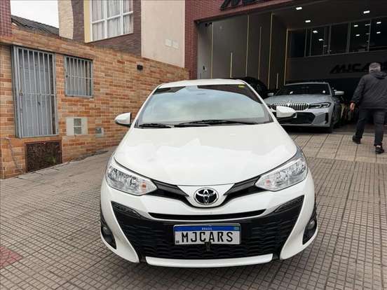 TOYOTA-YARIS-2019