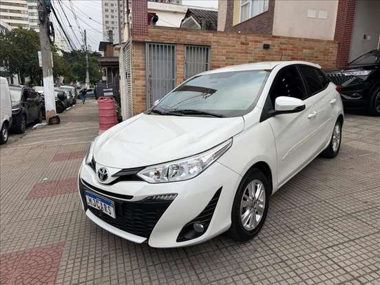 TOYOTA-YARIS-2019