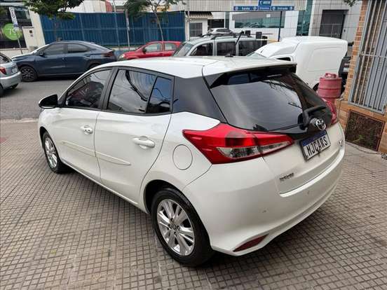 TOYOTA-YARIS-2019