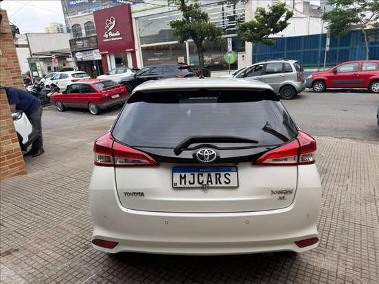 TOYOTA-YARIS-2019