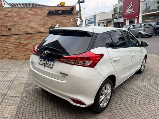 TOYOTA-YARIS-2019
