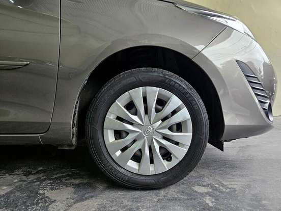 TOYOTA-YARIS-2019