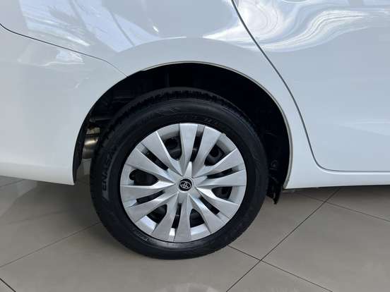 TOYOTA-YARIS-2023