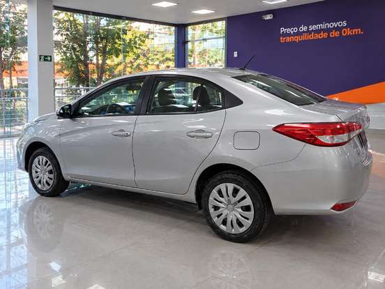 TOYOTA-YARIS-2024