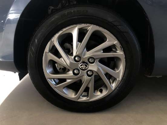 TOYOTA-YARIS-2024