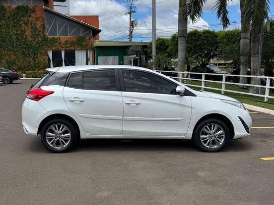 TOYOTA-YARIS-2020