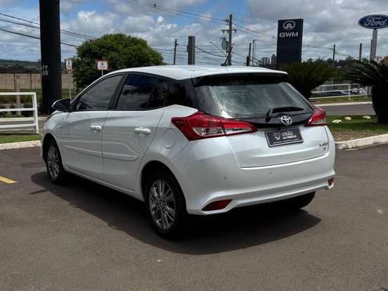 TOYOTA-YARIS-2020