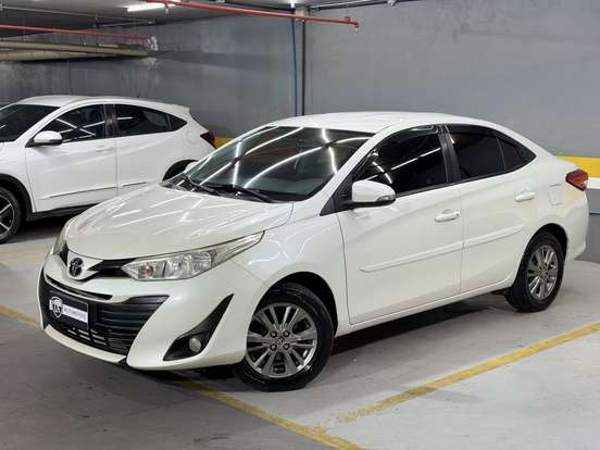 TOYOTA-YARIS-2019