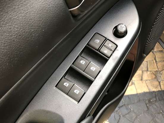 TOYOTA-YARIS-2023
