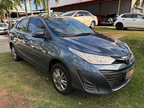 TOYOTA-YARIS-2021