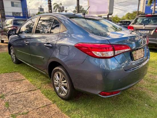 TOYOTA-YARIS-2021
