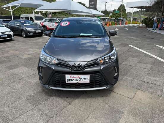 TOYOTA-YARIS-2024