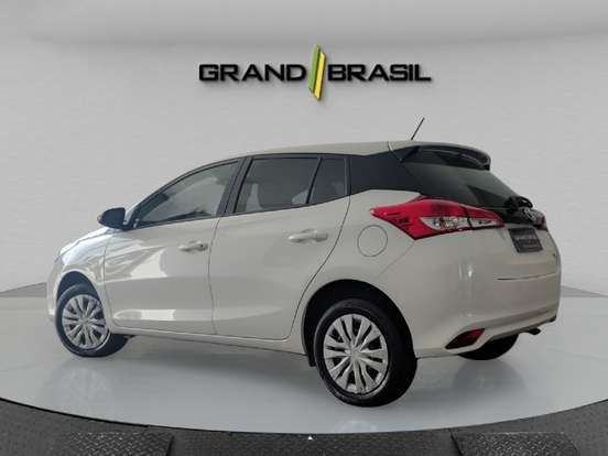 TOYOTA-YARIS-2022