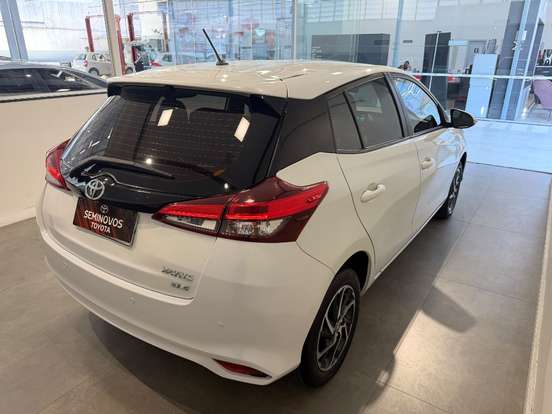 TOYOTA-YARIS-2022