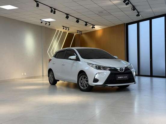 TOYOTA-YARIS-2023
