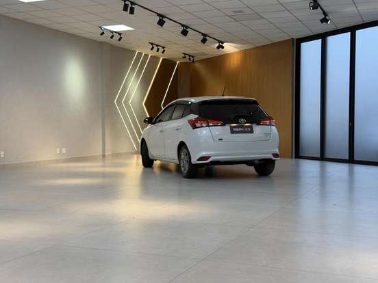 TOYOTA-YARIS-2023