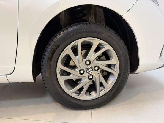 TOYOTA-YARIS-2023
