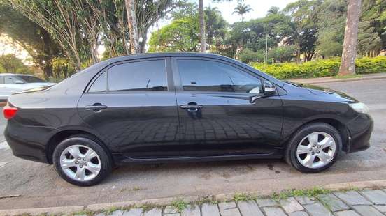 TOYOTA-COROLLA-2011