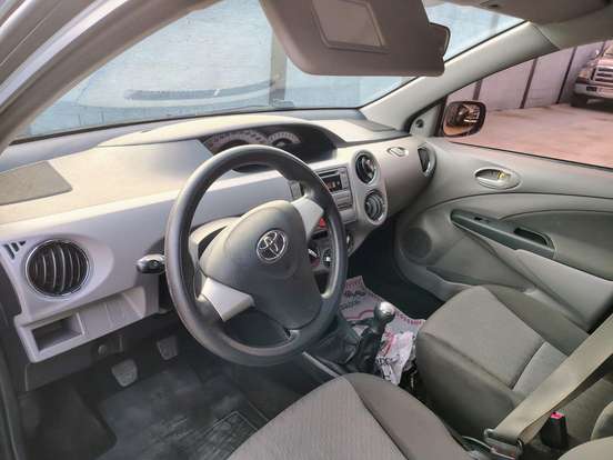 TOYOTA-ETIOS-2012