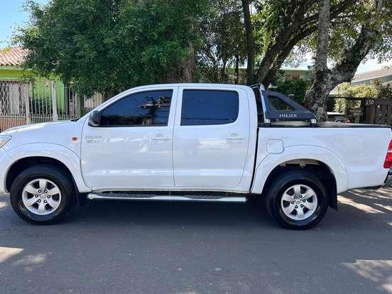 TOYOTA-HILUX-2013