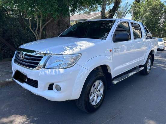TOYOTA-HILUX-2.7 SR 4X2 CD 16V FLEX 4P AUTOMÁTICO TOYOTA-HILUX-2013