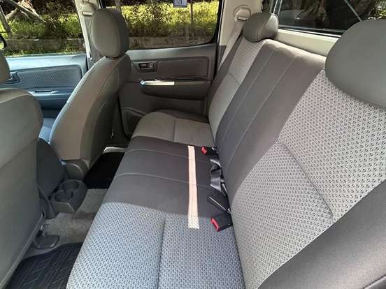 TOYOTA-HILUX-2.7 SR 4X2 CD 16V FLEX 4P AUTOMÁTICO TOYOTA-HILUX-2013