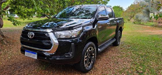 TOYOTA HILUX 2.8 D-4D TURBO DIESEL CD SRV 4X4 AUTOMÁTICO