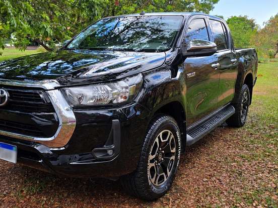 TOYOTA-HILUX-2.8 D-4D TURBO DIESEL CD SRV 4X4 AUTOMÁTICO TOYOTA-HILUX-2023