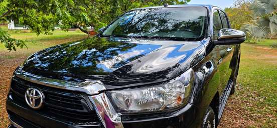 TOYOTA-HILUX-2023
