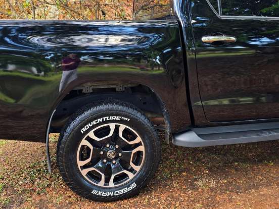 TOYOTA-HILUX-2.8 D-4D TURBO DIESEL CD SRV 4X4 AUTOMÁTICO TOYOTA-HILUX-2023