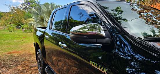 TOYOTA-HILUX-2023