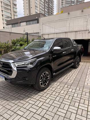 TOYOTA HILUX 2.8 D-4D TURBO DIESEL CD SRX 4X4 AUTOMÁTICO