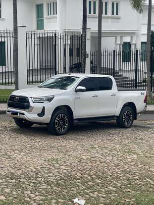 TOYOTA-HILUX-2024