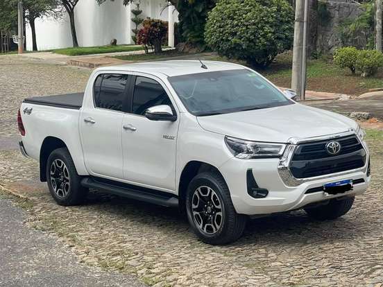 TOYOTA-HILUX-2.8 D-4D TURBO DIESEL CD SRX 4X4 AUTOMÁTICO TOYOTA-HILUX-2024