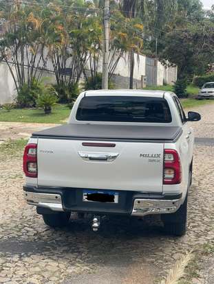 TOYOTA-HILUX-2.8 D-4D TURBO DIESEL CD SRX 4X4 AUTOMÁTICO TOYOTA-HILUX-2024