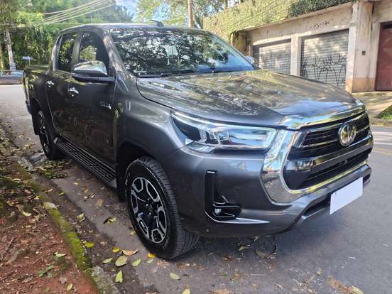 TOYOTA-HILUX-2022