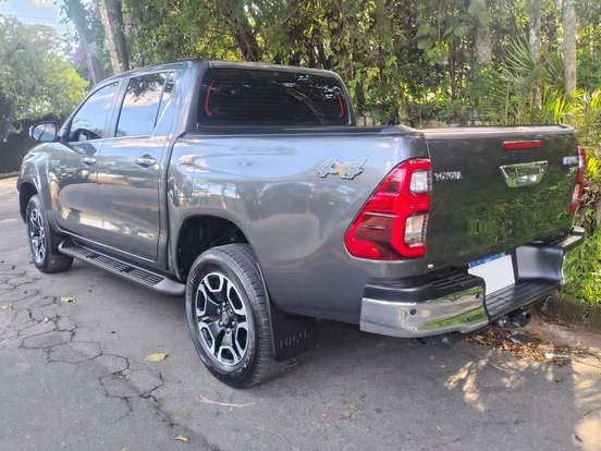 TOYOTA-HILUX-2022