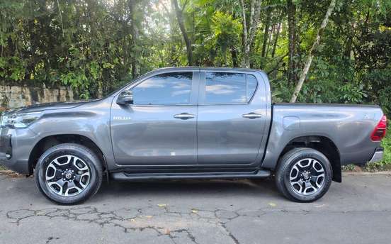 TOYOTA-HILUX-2022