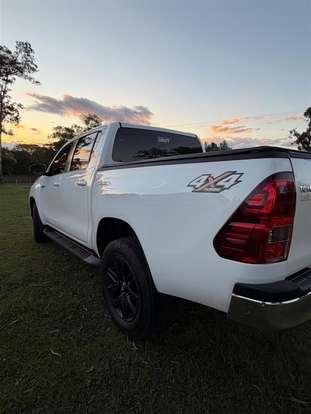 TOYOTA-HILUX-2.8 SR 4X4 CD 16V DIESEL 4P AUTOMÁTICO TOYOTA-HILUX-2019
