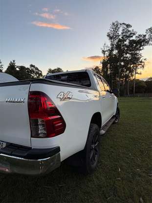 TOYOTA-HILUX-2.8 SR 4X4 CD 16V DIESEL 4P AUTOMÁTICO TOYOTA-HILUX-2019