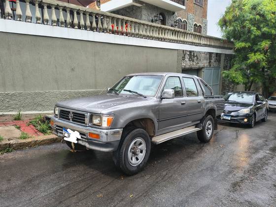 TOYOTA HILUX 2.8 SR5 4X4 CS 8V DIESEL 2P MANUAL