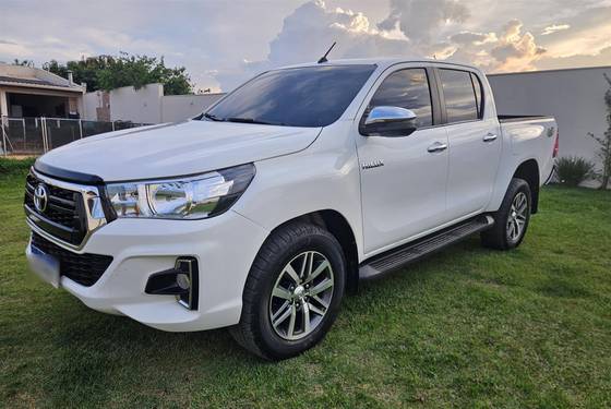 TOYOTA HILUX 2.8 SRV 4X4 CD 16V DIESEL 4P AUTOMÁTICO